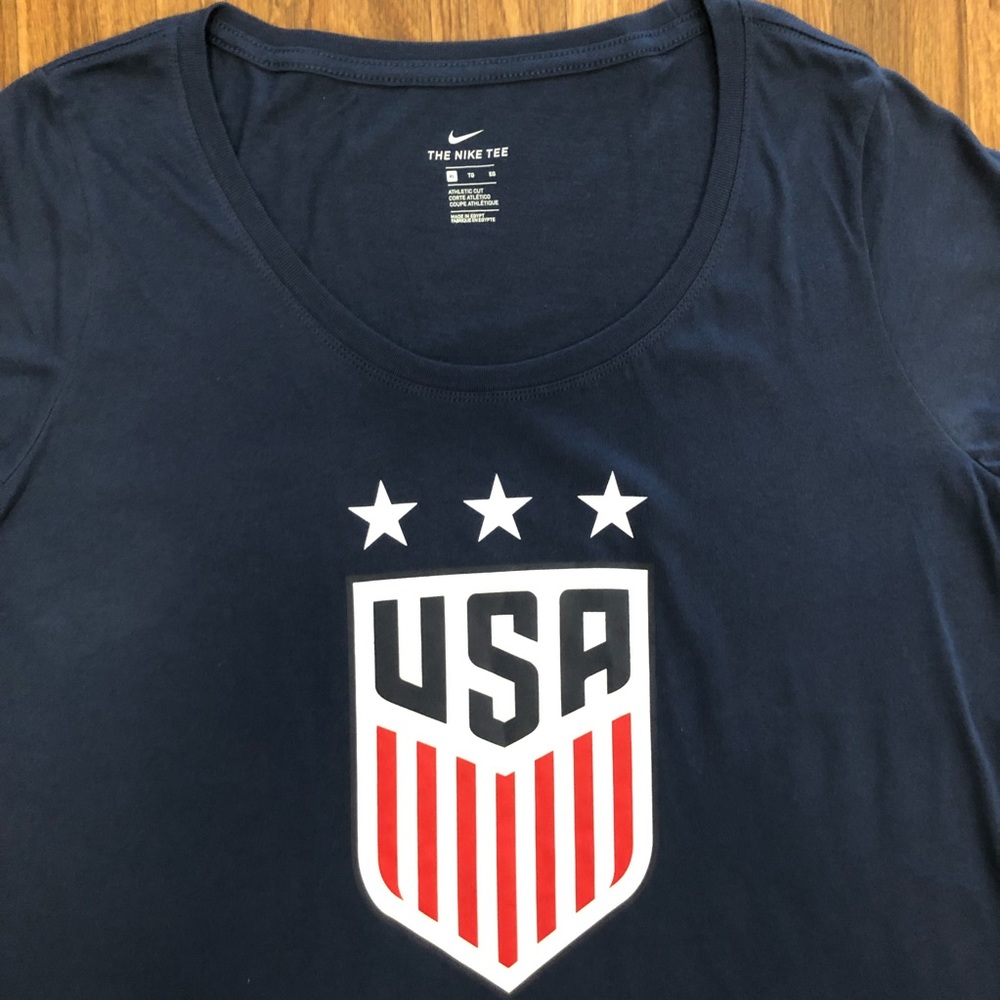 🇺🇸⚽️ NWT Women’s USA Soccer The Nike Tee T-Shirt
